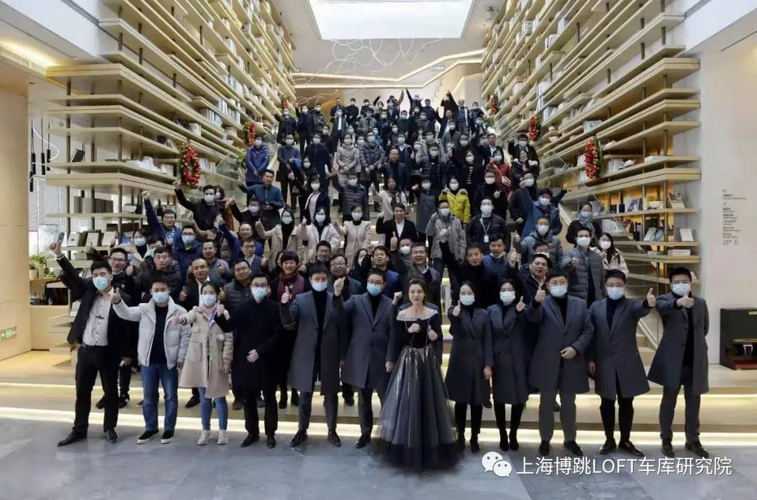 綦江全国一百多人在华侨城汉口道6号参观研讨LOFT专利车库技术！